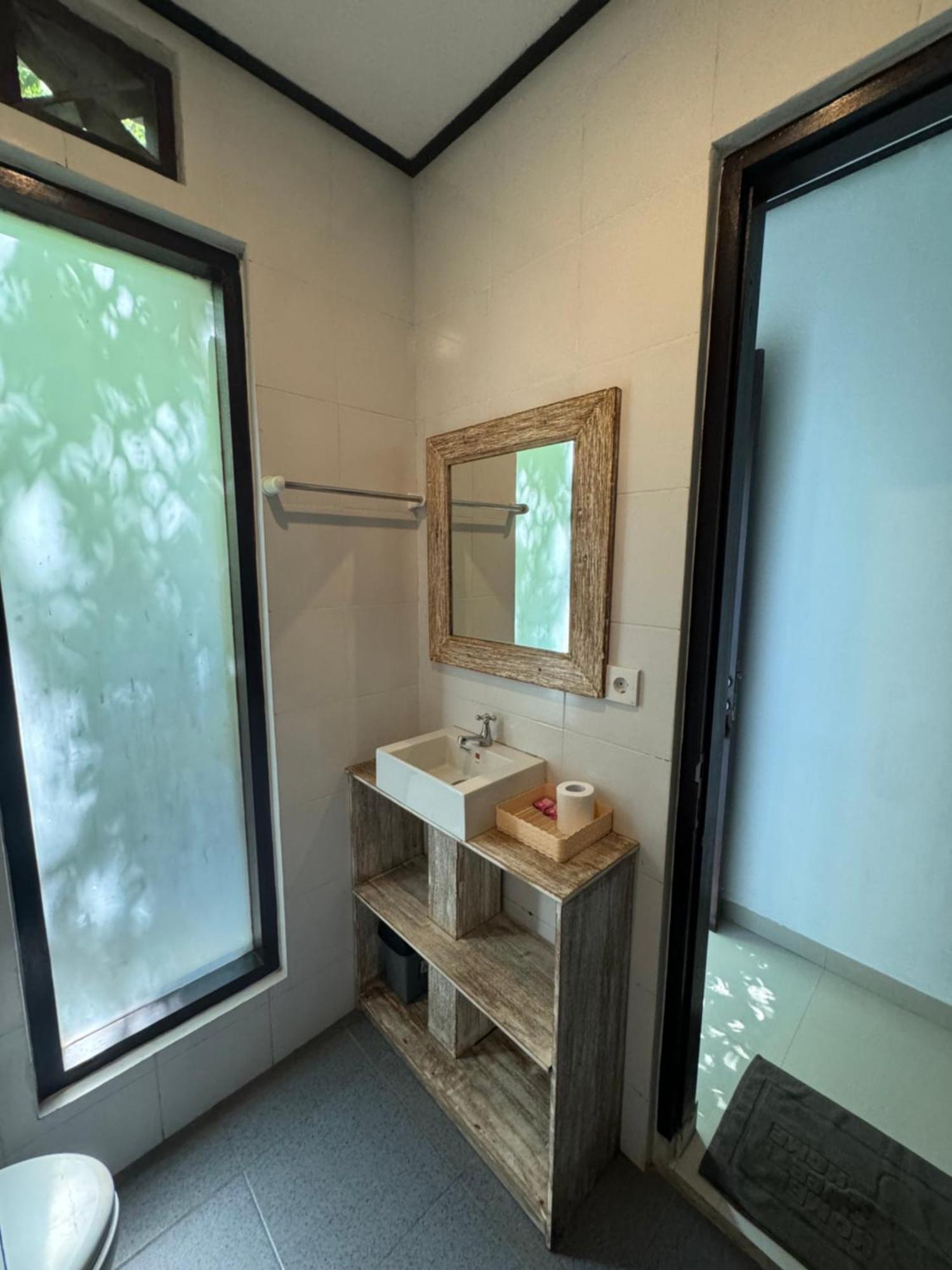 Kov Ceningan Hotell Lembongan Exteriör bild